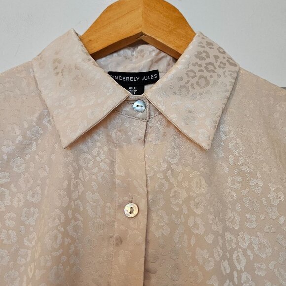 SINCERELY Jules Cream Silky Floral Imprint Button Down Shirt Size Small - Picture 3 of 9
